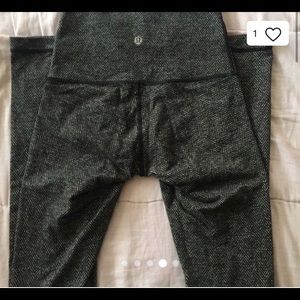 Lululemon leggings size 4 SALE PRICE 🥳